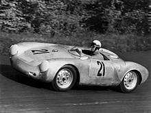 Ideal für kurvenreiche, anspruchsvolle Strecken: Der 550 A Spyder beim 1000 Kilometer-Rennen auf dem Nürburgring 1956 mit Graf Berghe von Trips am Steuer.